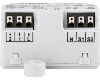 De module heeft zes aansluitklemmen. L en N zijn fase (bruin) en nul (blauw). Op uitgangen 1 en 2 worden de schakeldraden voor op en neer (bruin en zwart) naar de motor aangesloten. S1 en S2 zijn aansluitingen voor de draaischakelaar of drukknop.