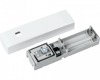 De module heeft twee aansluitklemmen waarop de draadjes van de deurbel, het magneetcontact of de glasbreuk sensor aangesloten worden en werkt op twee AAA mini penlite batterijen.