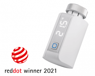 De slimme Homematic IP thermostaatknop Evo regelt de toevoer van warm CV water naar een radiator. Winnaar van de Red Dot Design Award 2021.