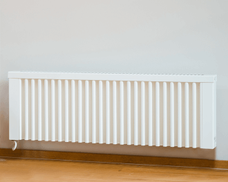 De kern van de radiator is gemaakt van vuurvaste chamottesteen / kleisteen. Chamottesteen warmt binnen 10 minuten op en kan gedurende 40 minuten warmte blijven afgeven.