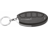 De Homematic IP alarm sleutelhanger afstandsbediening bedient het alarm en de veiligheids- en thuiskomverlichting. De Homematic IP alarm sleutelhanger afstandsbediening bedient het alarm en de veiligheids- en thuiskomverlichting.